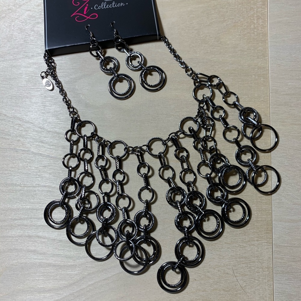 Signature Zi’s Paparazzi Retired Necklace